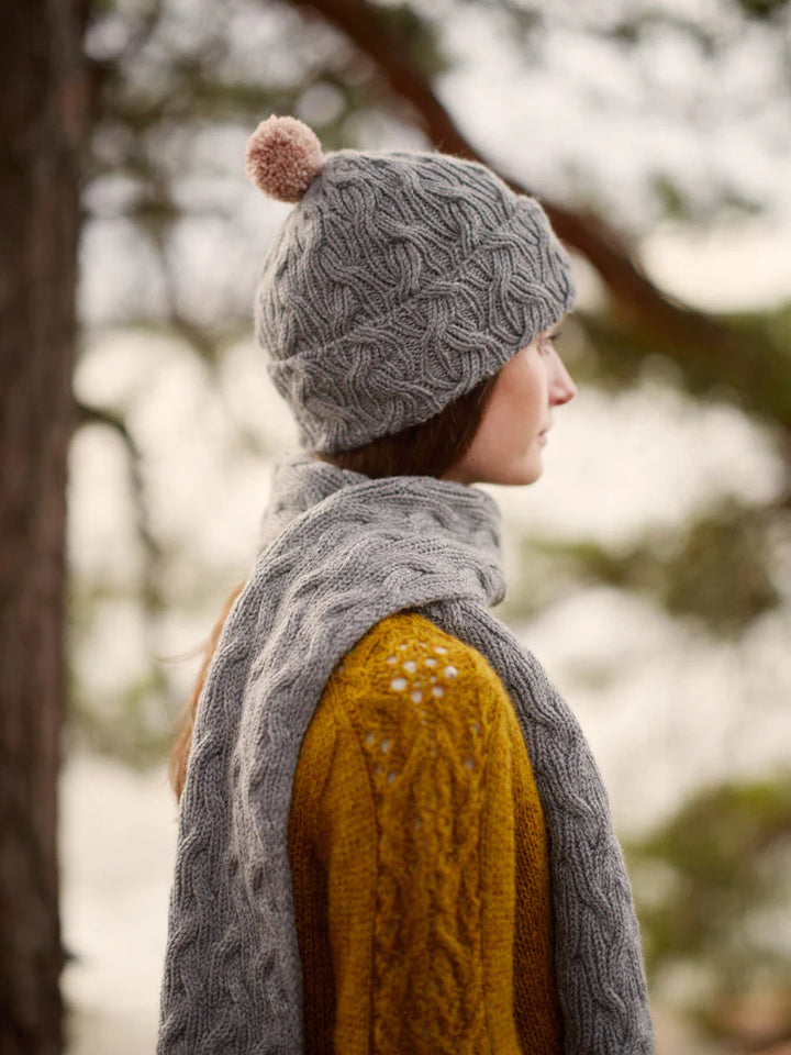 Entwined: : Cables, Lace and Knitted Textures by Meiju Kallio