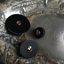 Jul Leather Pedestal Buttons
