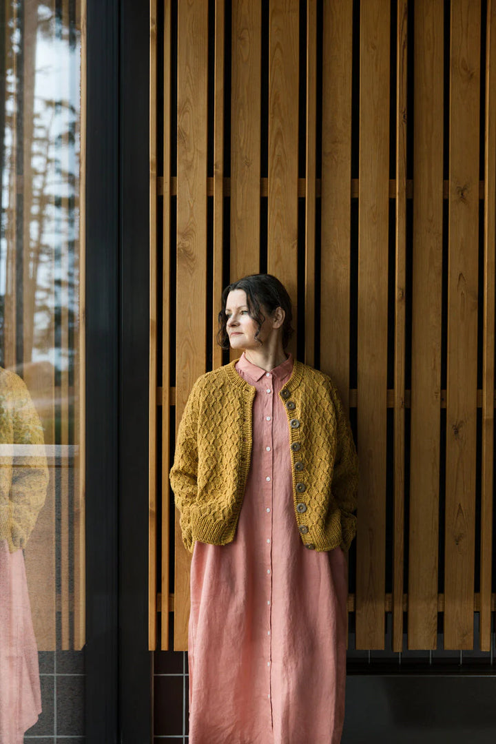 Entwined: : Cables, Lace and Knitted Textures by Meiju Kallio