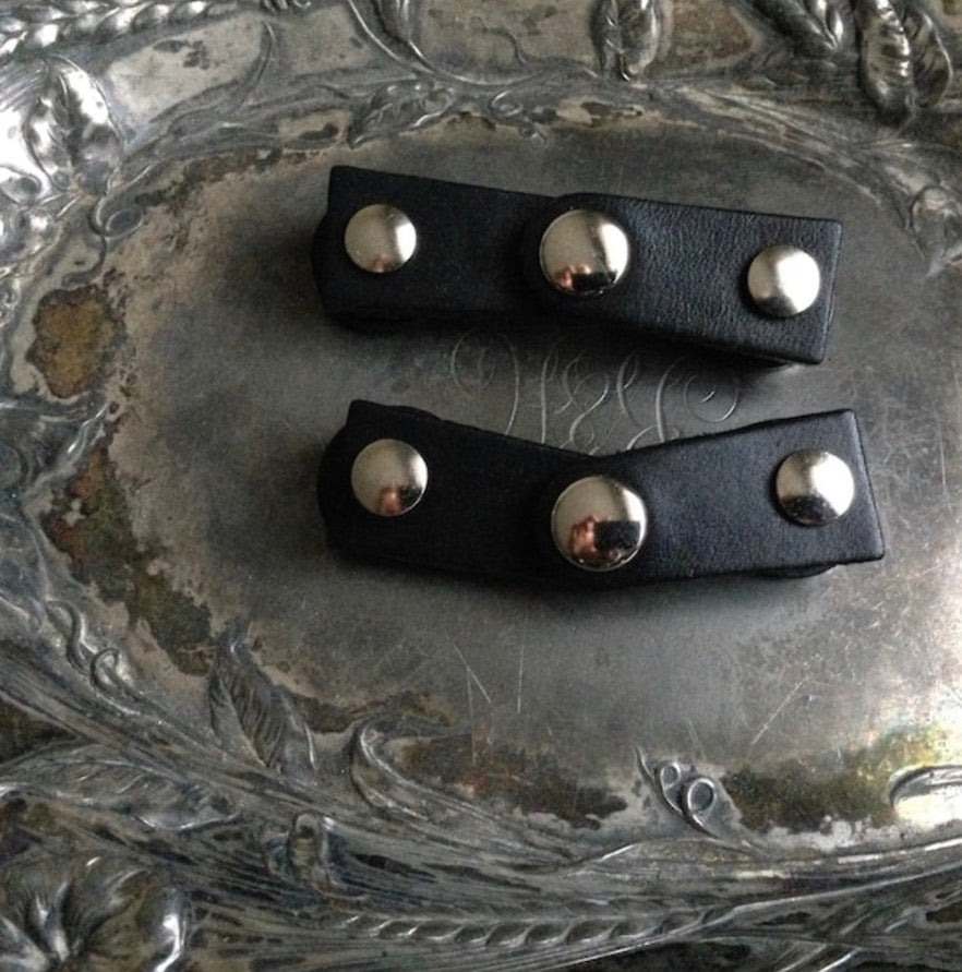 Jul Leather Latch Closure