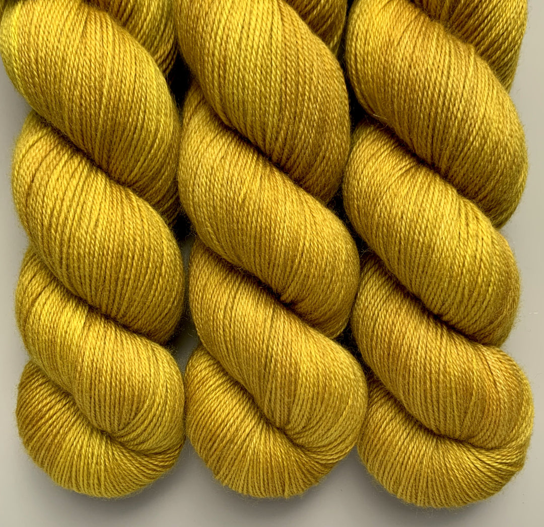 File:Cashmere and silk fingering weight yarn, hand dyed.jpg - Wikimedia  Commons