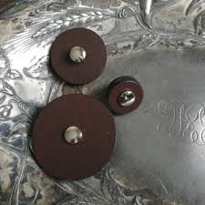 Jul Leather Pedestal Buttons